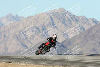 media/Dec-01-2025-Moto Forza (Mon) [[2daa91e15f]]/3-Beginner Group/Session 4 Turn 9/